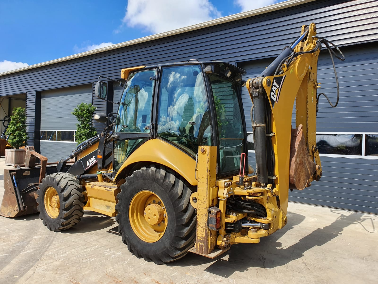 CATERPILLAR BACKHOE LOADER